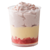 いちごのアイスとストロベリーソースのパフェ