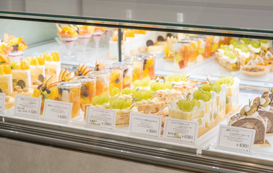 ホシフルーツのケーキショーケース