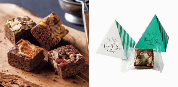 結婚式や二次会のプチギフト・引き出物・引き菓子_ホシフルーツ 人気の贅沢ブラウニーをプチギフト用の飾ってもかわいいテトラBOXに。