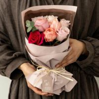 女性への贈り物にオススメのピンク系のバラのブーケ