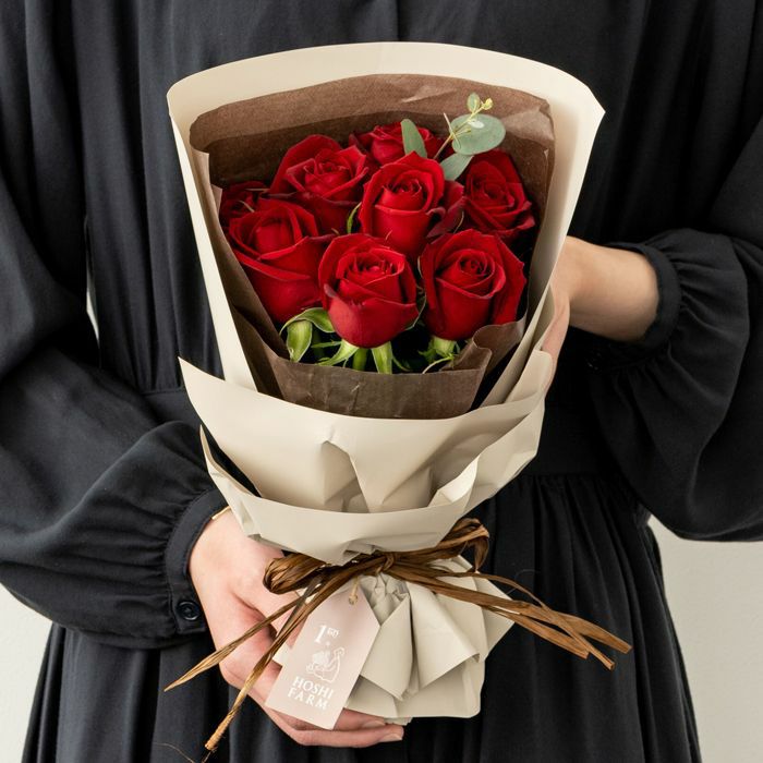 赤いバラ８本の花束