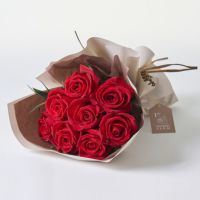 真っ赤なバラ８本のブーケ