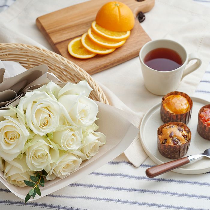 ホシファーム　フリルブーケ　ピュア８本＆ホシフルーツ　煌めき果実のカップケーキ３個