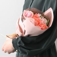 花言葉のように上品な、女性の友人・家族へのギフトに人気のピンクの花束
