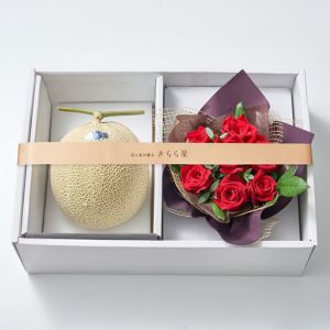 ホシフルーツ_メロンと薔薇のギフトセット_花と実の極み きらら星　静岡県産アールスメロン＆そのまま飾れる薔薇アレンジメントルージュ