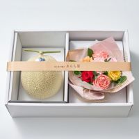 ホシフルーツ_メロンと薔薇のギフトセット_花と実の極み きらら星　静岡県産アールスメロン＆そのまま飾れる薔薇アレンジメントカラフル