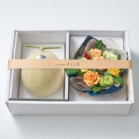 ホシフルーツ_メロンと薔薇のギフトセット_花と実の極み きらら星　静岡県産アールスメロン＆そのまま飾れる薔薇アレンジメントパッション