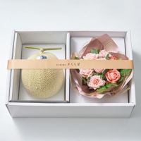ホシフルーツ_メロンと薔薇のギフトセット_花と実の極み きらら星　静岡県産アールスメロン＆そのまま飾れる薔薇アレンジメントスイート