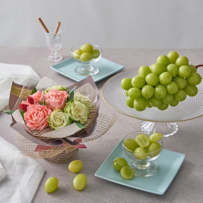 ホシフルーツ_シャインマスカットと薔薇のギフトセット_花と実の極み きらら星　岡山県産シャインマスカット晴王＆そのまま飾れる薔薇アレンジメントロマン