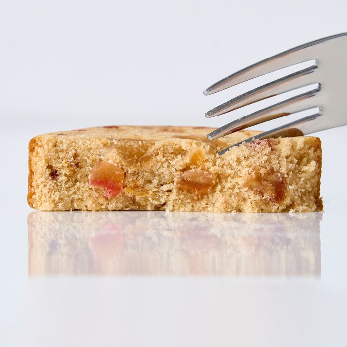 しっとり食感の具沢山パウンドケーキ_望月完次郎シェフ×ホシフルーツコラボ　７種のフルーツが詰まった「デザートパウンドケーキ」４個