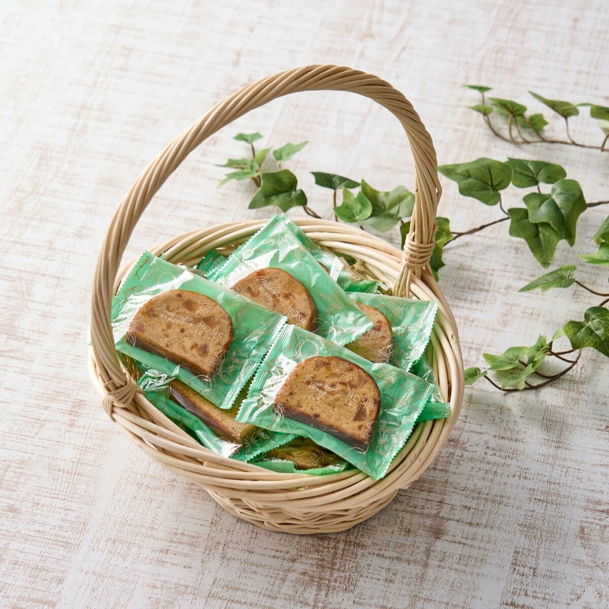 望月シェフ×ホシフルーツ　７種のフルーツが詰まった「デザートパウンドケーキ」バラ売り単品