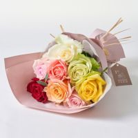 カラフルカラーのバラ８本の花束