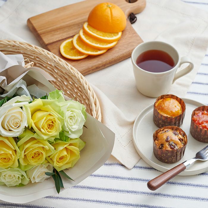 ホシファーム　フリルブーケ　ホワイトイエローグリーン８本＆ホシフルーツ　煌めき果実のカップケーキ３個