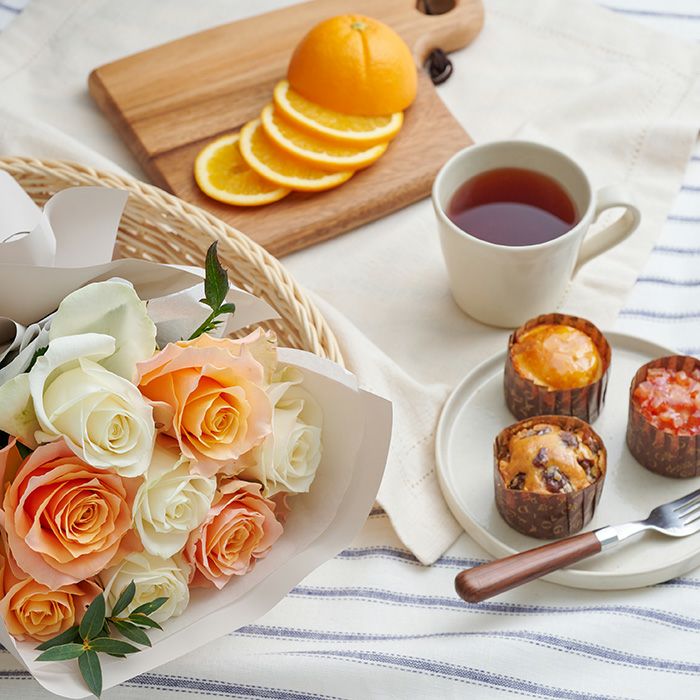 ホシファーム　フリルブーケ　ホワイトオレンジ８本＆ホシフルーツ　煌めき果実のカップケーキ３個