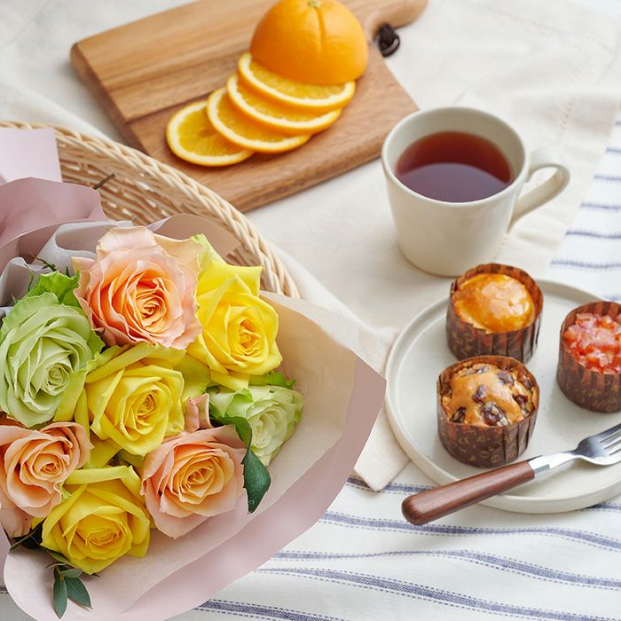 ホシファーム　フリルブーケ　パッション８本＆ホシフルーツ　煌めき果実のカップケーキ３個