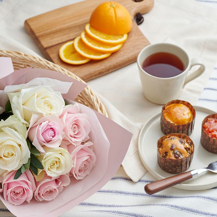 ホシファーム　フリルブーケ　ホワイトピンク８本＆ホシフルーツ　煌めき果実のカップケーキ３個