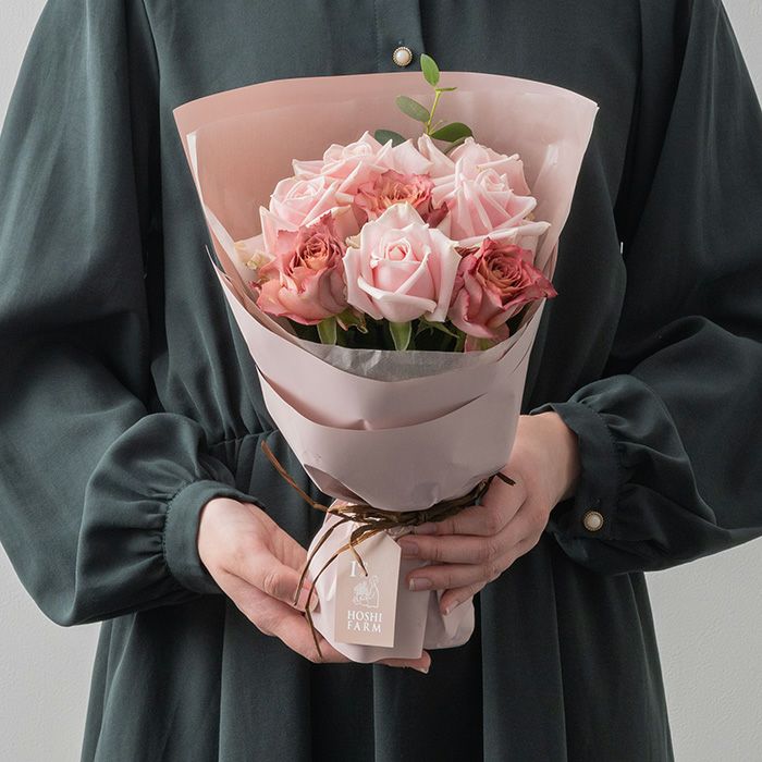 ピンク・赤紫の２色のバラ８本の花束