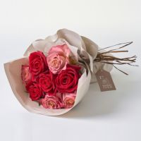 赤・赤紫のバラ８本の花束