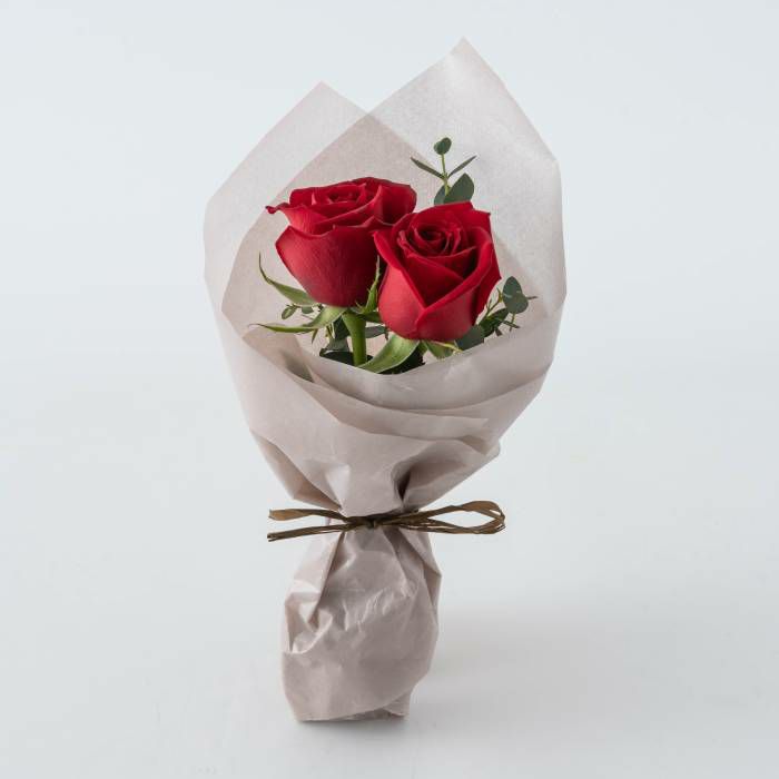 真っ赤なバラ２本のミニブーケ